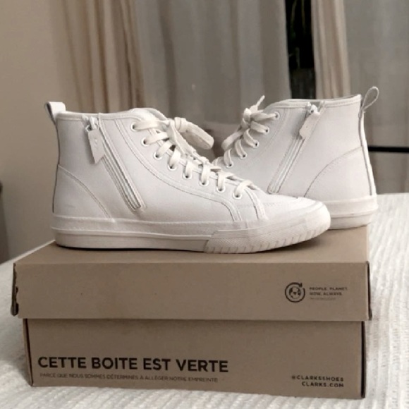 Off white CLARKS sneakers 🤍 - Picture 4 of 6